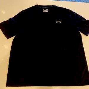 Under Armour V-neck t-shirt size M